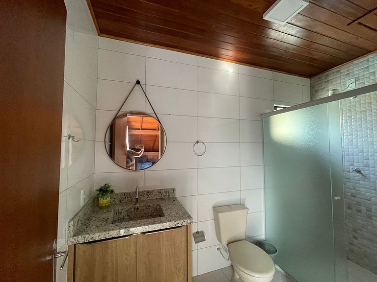 Cód 3 - Casa com piscina a 100 m do mar