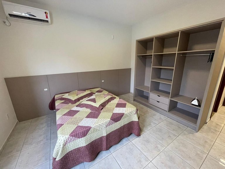 Cód 3 - Casa com piscina a 100 m do mar