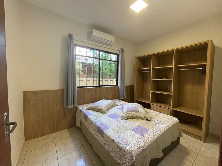 Cód 3 - Casa com piscina a 100 m do mar