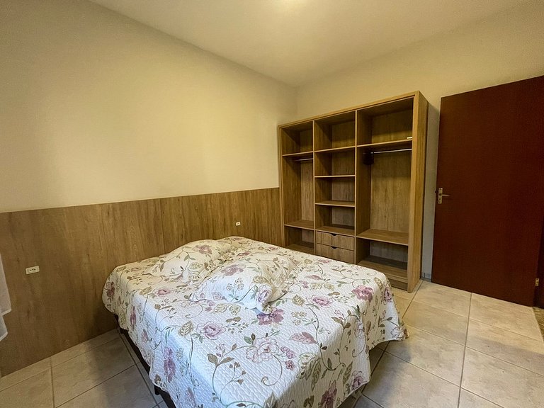 Cód 3 - Casa com piscina a 100 m do mar