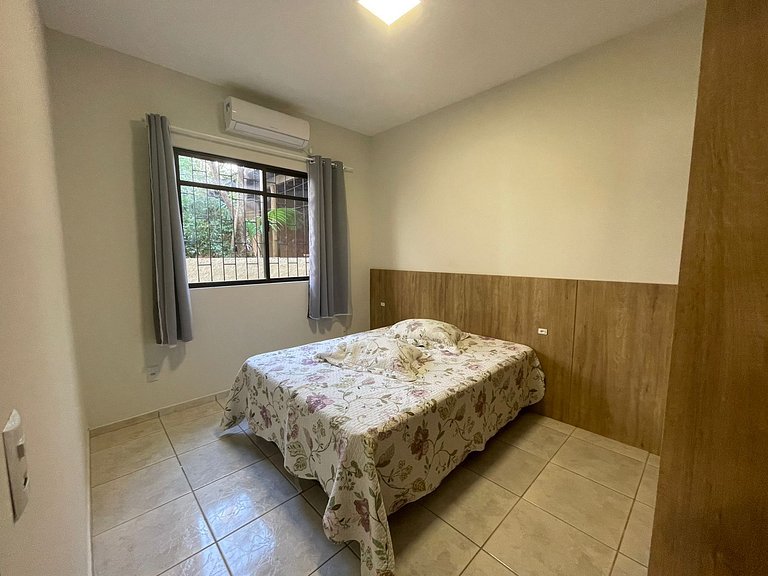 Cód 3 - Casa com piscina a 100 m do mar