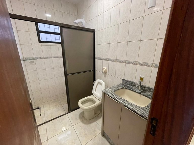 Cód 3 - Casa com piscina a 100 m do mar