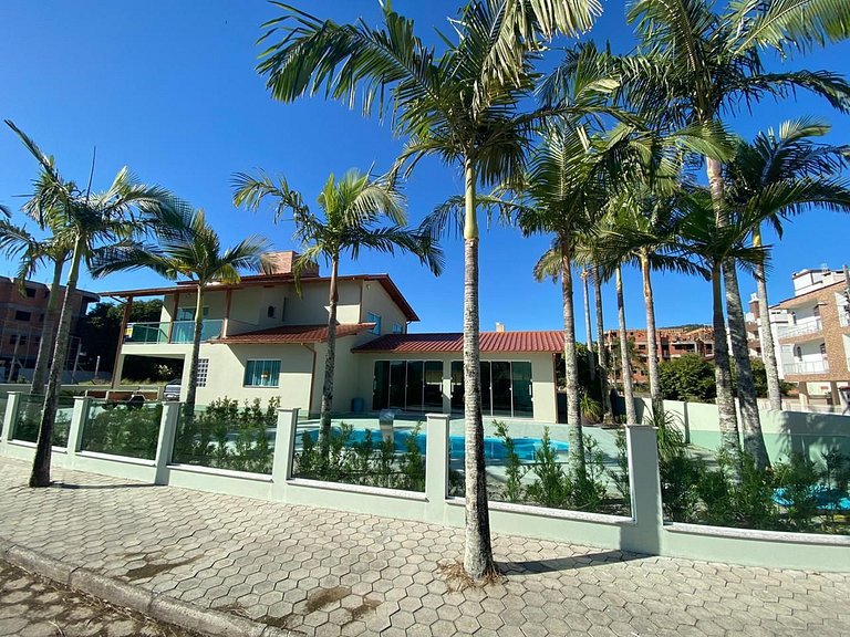 Cód 7 - Casa espetacular a 150 metros do mar