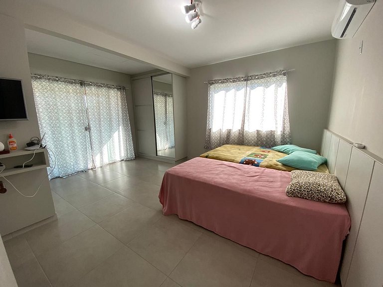 Cód 7 - Casa espetacular a 150 metros do mar