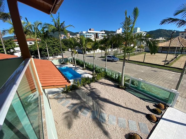 Cód 7 - Casa espetacular a 150 metros do mar