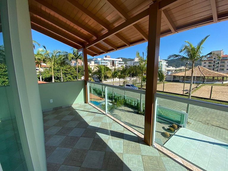 Cód 7 - Casa espetacular a 150 metros do mar