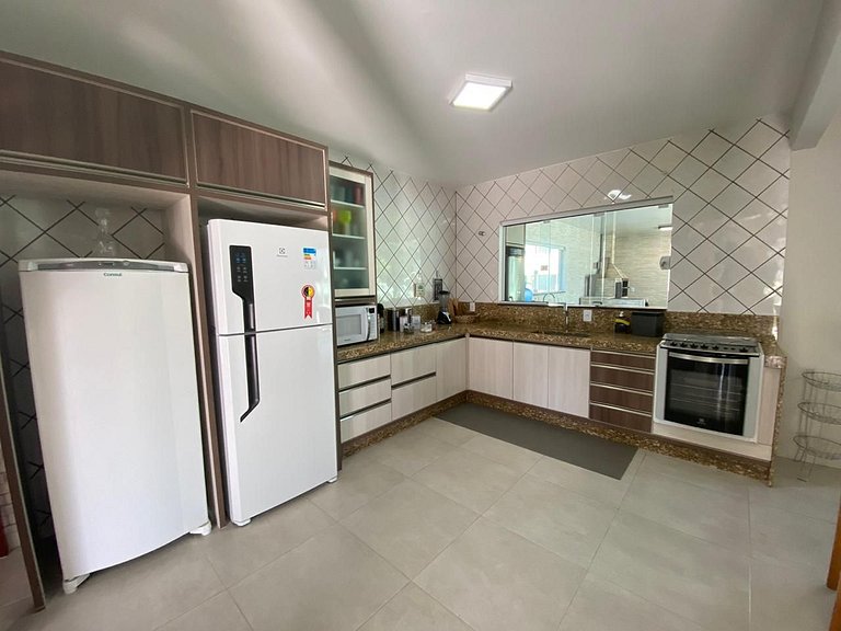 Cód 7 - Casa espetacular a 150 metros do mar