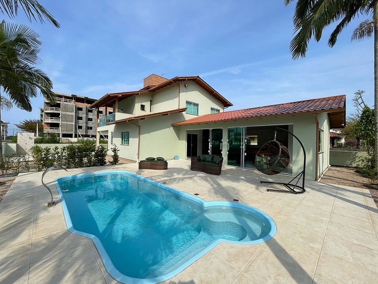 Cód 7 - Casa espetacular a 150 metros do mar