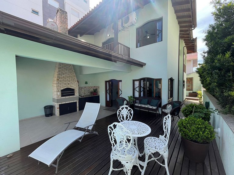 Cód 9 - Casa aconchegante á 300m do mar