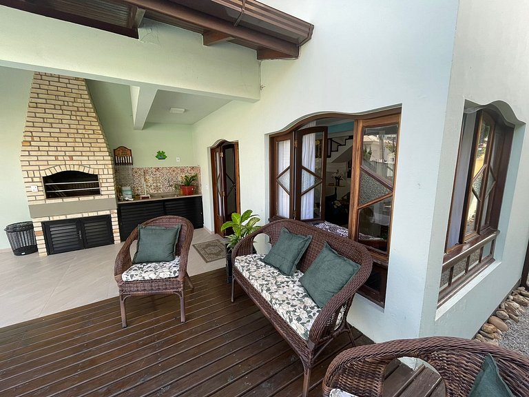 Cód 9 - Casa aconchegante á 300m do mar