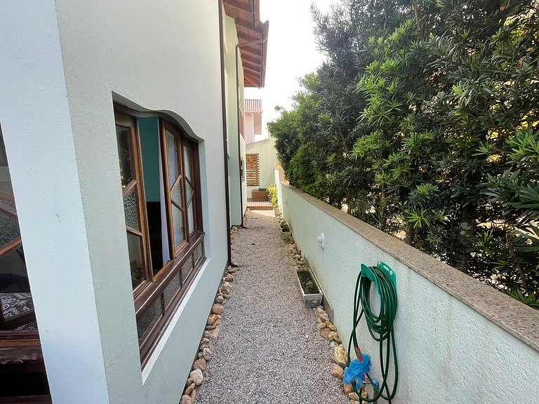 Cód 9 - Casa aconchegante á 300m do mar