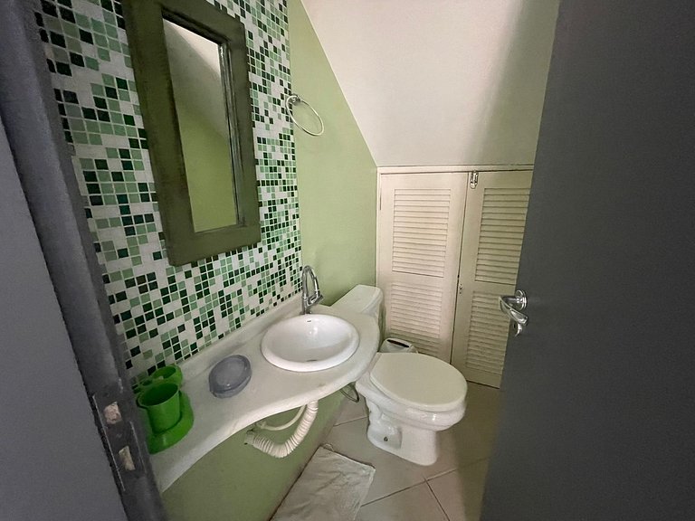 Cód 11 - Excelente casa localizada á 180m do mar