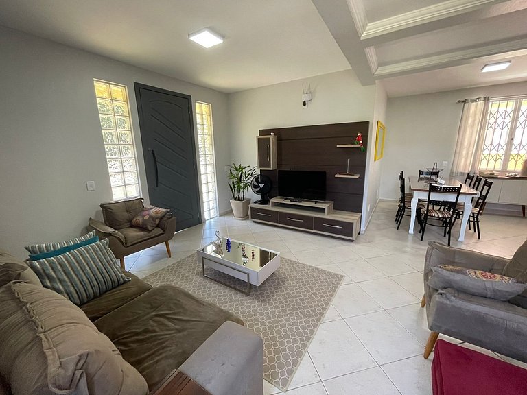 Cód 11 - Excelente casa localizada á 180m do mar