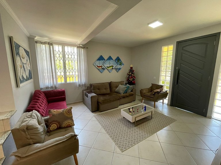 Cód 11 - Excelente casa localizada á 180m do mar