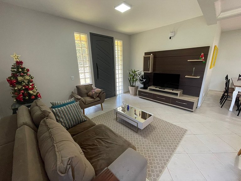 Cód 11 - Excelente casa localizada á 180m do mar