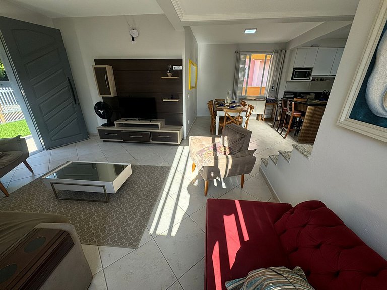 Cód 11 - Excelente casa localizada á 180m do mar