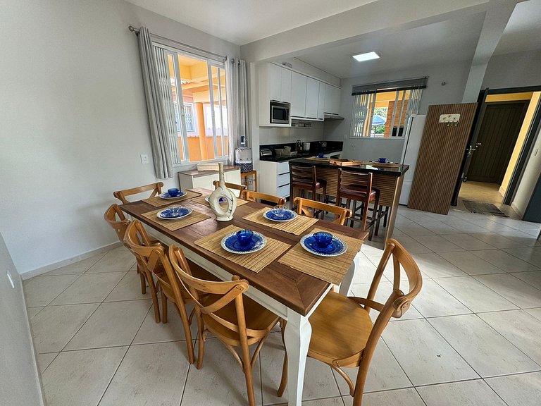 Cód 11 - Excelente casa localizada á 180m do mar