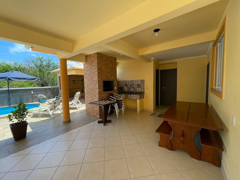 Cód 11 - Excelente casa localizada á 180m do mar