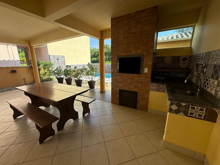 Cód 11 - Excelente casa localizada á 180m do mar