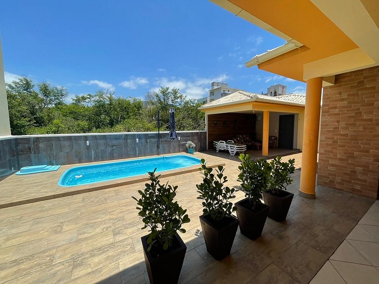 Cód 11 - Excelente casa localizada á 180m do mar