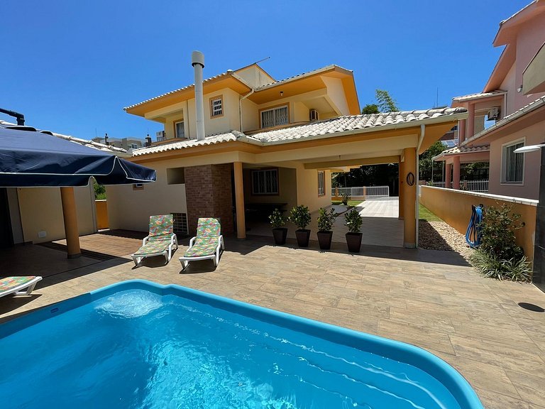 Cód 11 - Excelente casa localizada á 180m do mar