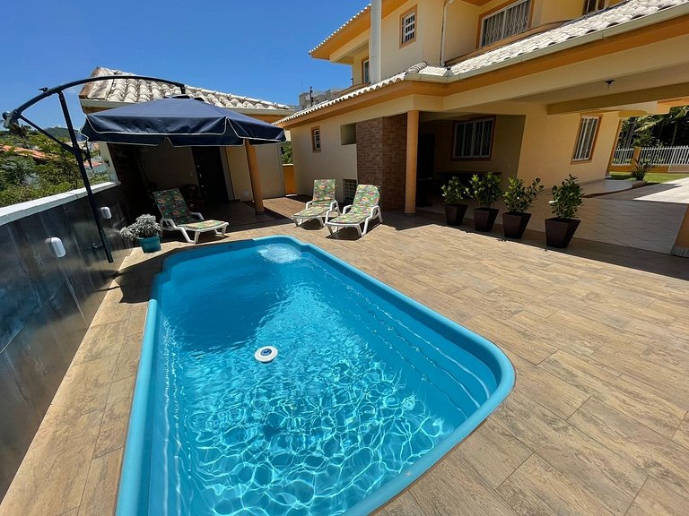 Cód 11 - Excelente casa localizada á 180m do mar