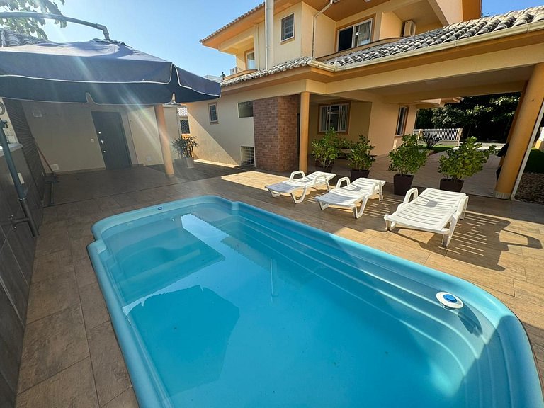 Cód 11 - Excelente casa localizada á 180m do mar