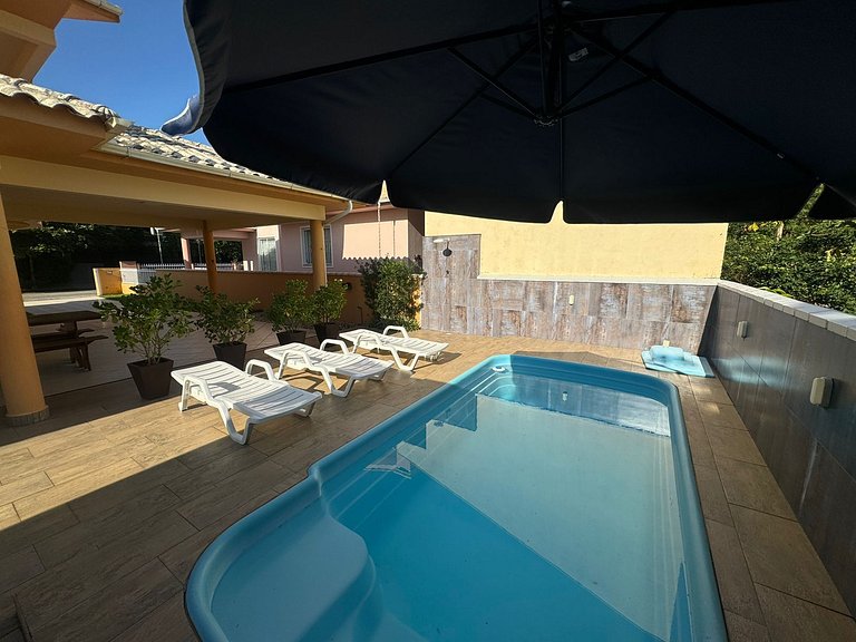 Cód 11 - Excelente casa localizada á 180m do mar