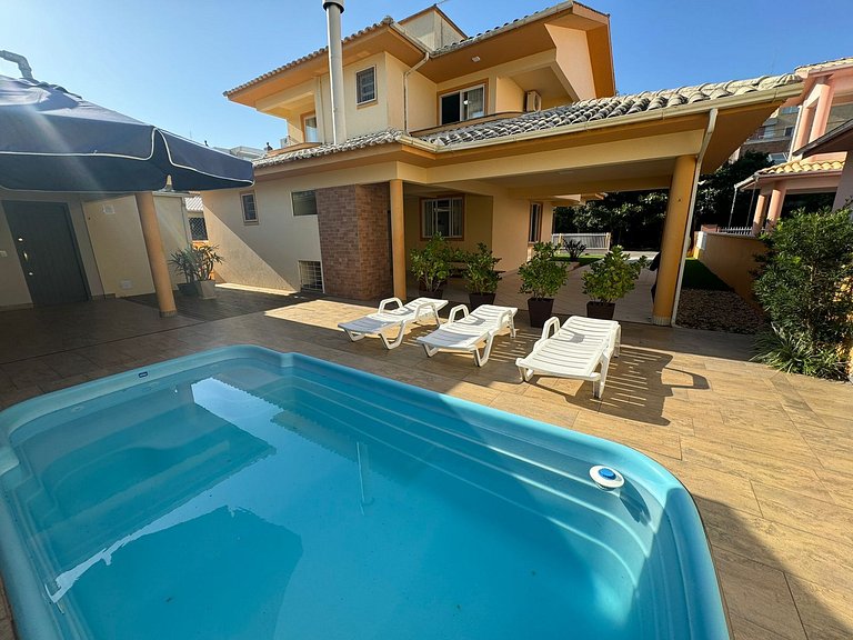 Cód 11 - Excelente casa localizada á 180m do mar