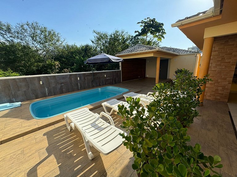 Cód 11 - Excelente casa localizada á 180m do mar