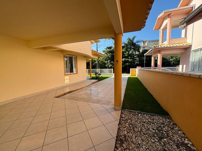 Cód 11 - Excelente casa localizada á 180m do mar