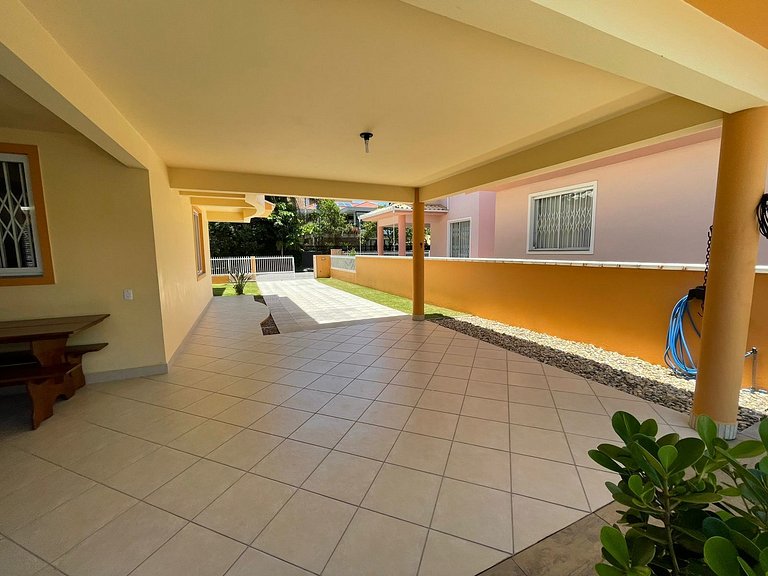 Cód 11 - Excelente casa localizada á 180m do mar