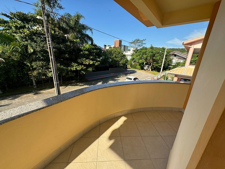 Cód 11 - Excelente casa localizada á 180m do mar