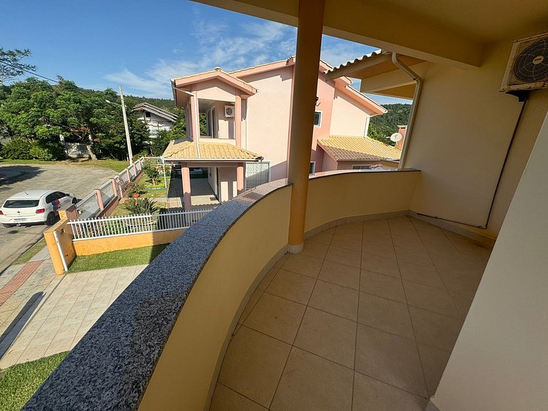 Cód 11 - Excelente casa localizada á 180m do mar