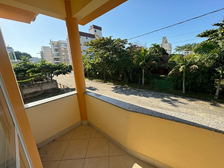 Cód 11 - Excelente casa localizada á 180m do mar