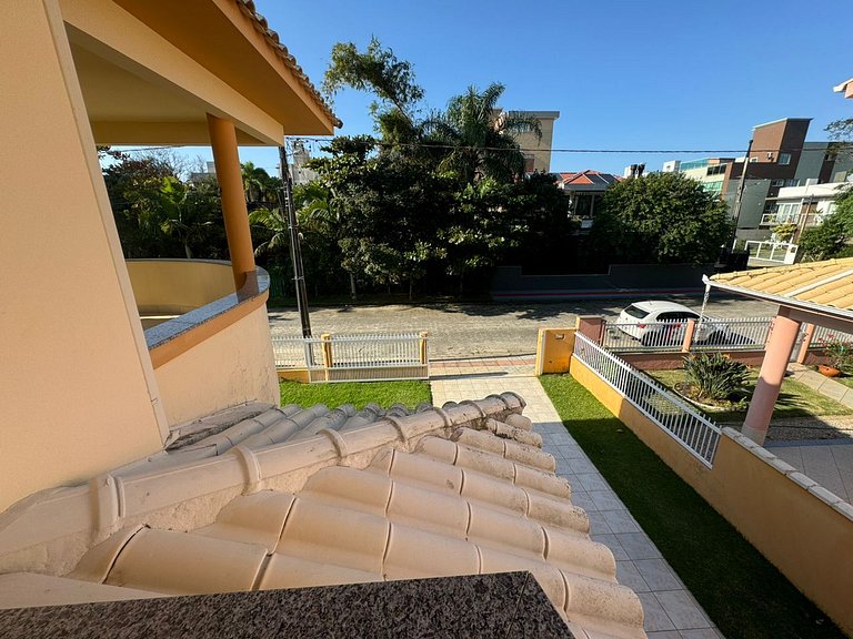 Cód 11 - Excelente casa localizada á 180m do mar