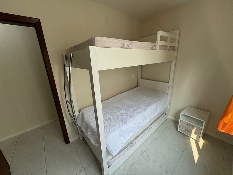 cód 17 - Apartamento a 100 metros da praia