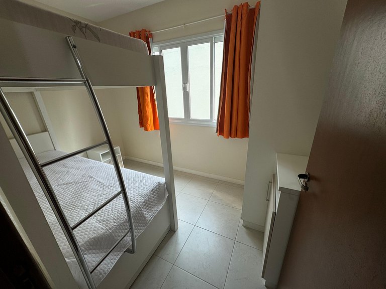 cód 17 - Apartamento a 100 metros da praia