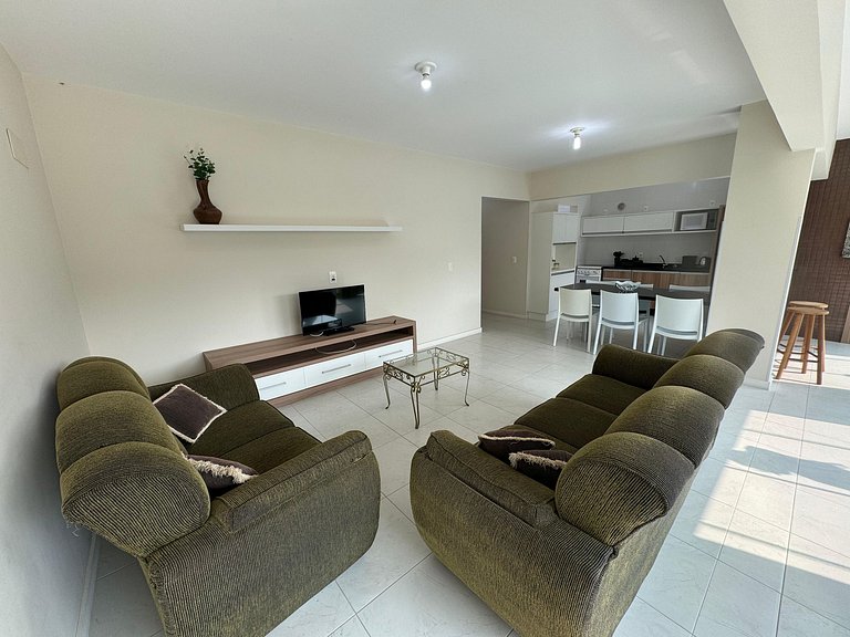 cód 17 - Apartamento a 100 metros da praia