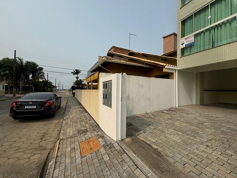 cód 17 - Apartamento a 100 metros da praia
