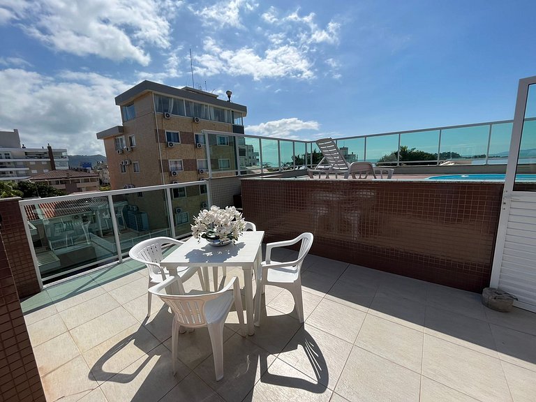 cód 18 - Cobertura com piscina á 100m do mar