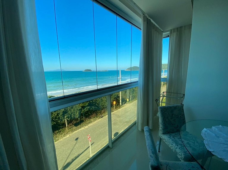 cód 20 - Apartamento frente mar com vista