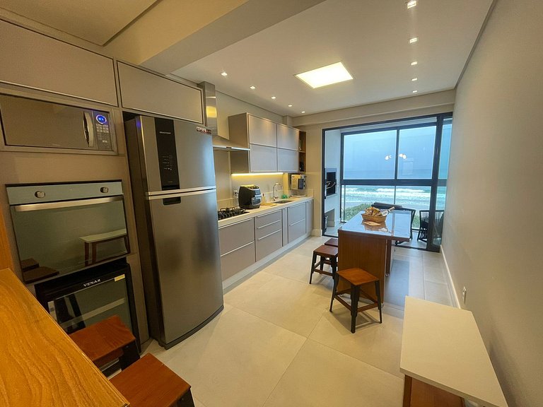 cód 30 - Apartamento magnífico frente mar