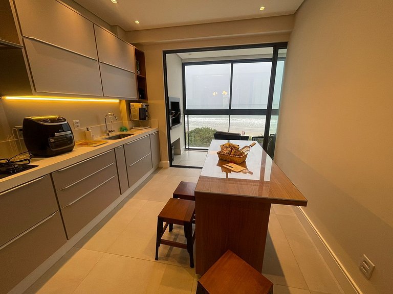 cód 30 - Apartamento magnífico frente mar