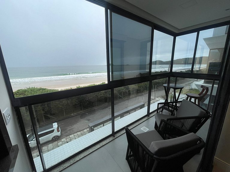 cód 30 - Apartamento magnífico frente mar