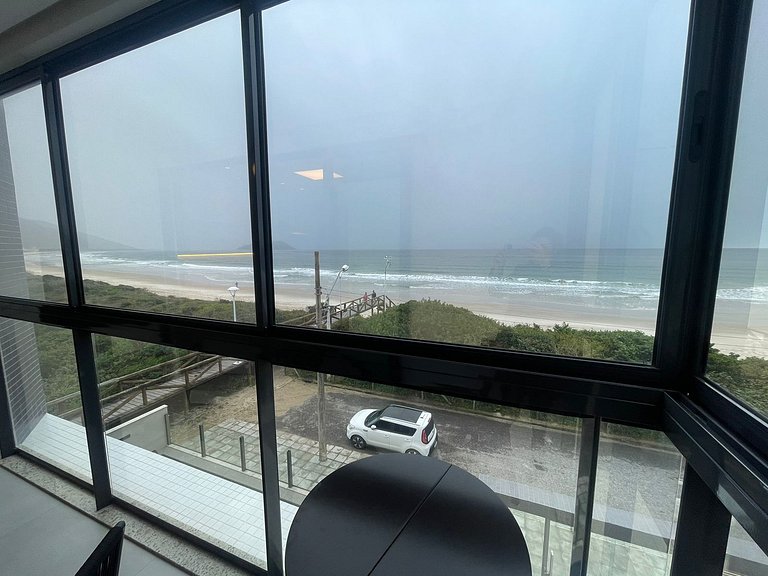 cód 30 - Apartamento magnífico frente mar