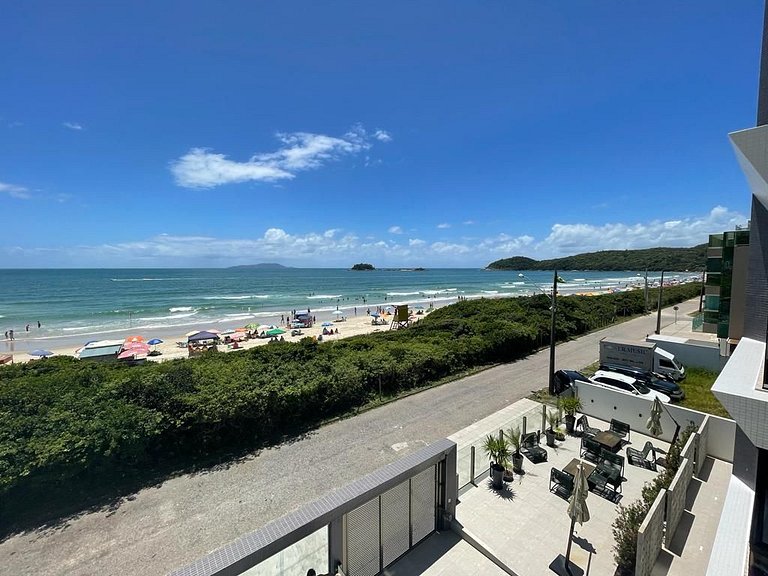 cód 30 - Apartamento magnífico frente mar