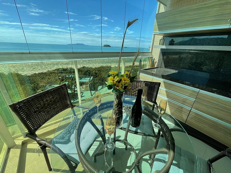 Cód 21 - Apartamento com vista frente mar