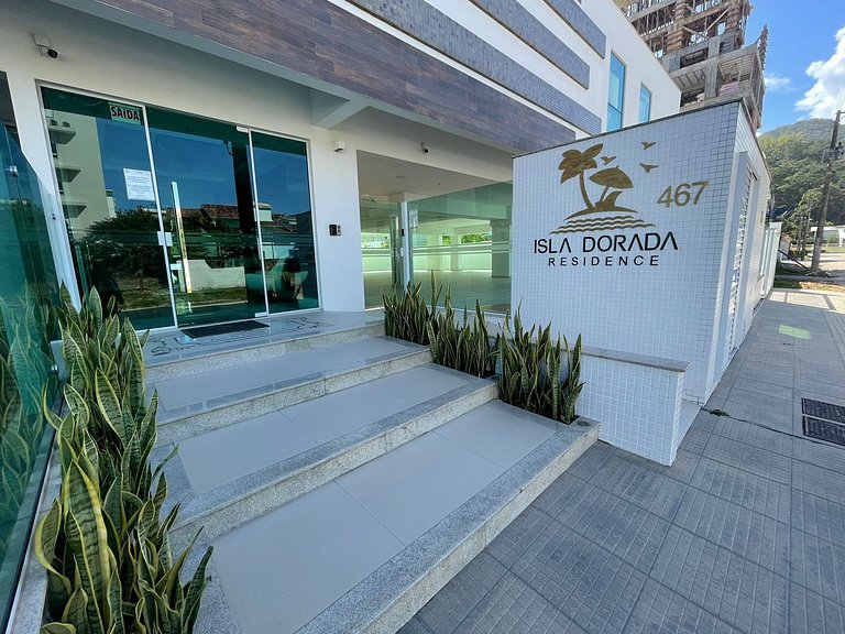 cód 25 · Apartamento á poucos passos do mar