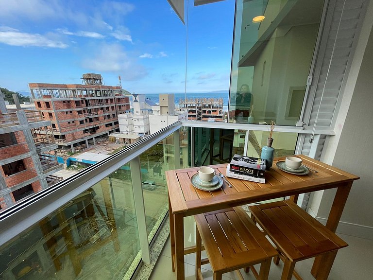 cód 25 · Apartamento á poucos passos do mar